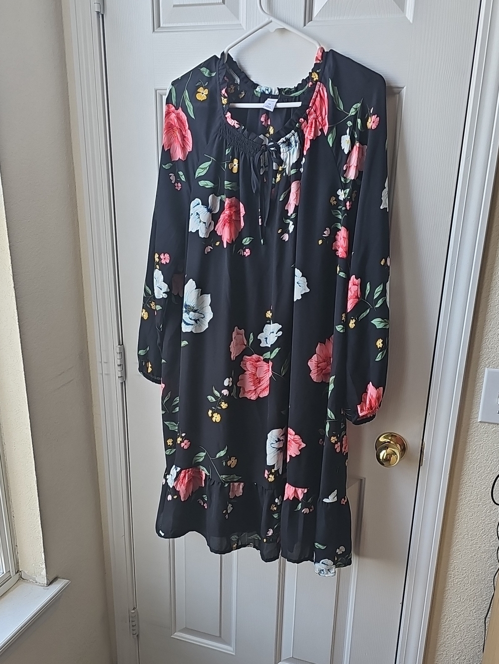 Old Navy Black Floral Tie-Neck Long Sleeve Dress